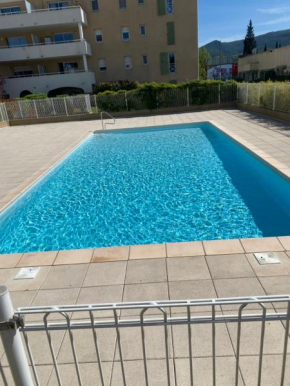 Studio brignoles PISCINE emplacement idéal